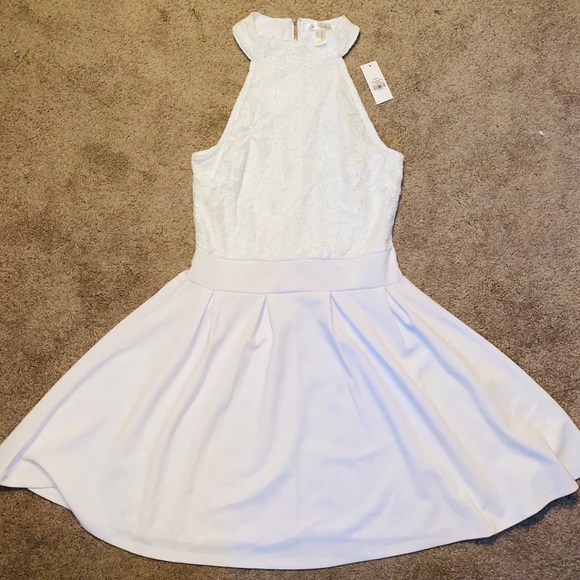 NWT Bridal Shower Dress/White Dress Lace Appliqué - Picture 2 of 3